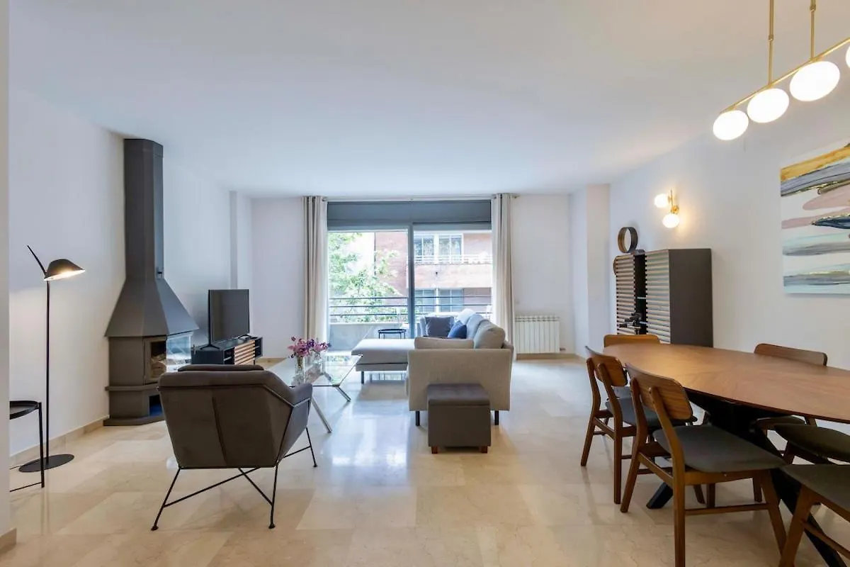 Apartment For 6, Spacious And Bright In Bonanova Barcelona 0*,  Spanyolország
